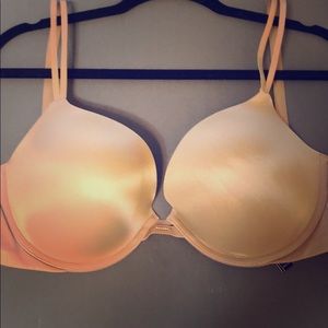 Nude 36DD Victoria’s Secret ‘Very Sexy’ pushup bra